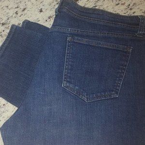 Mid-rise straight leg jean in 16M